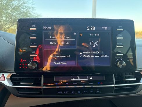 Used 2024 Toyota Sienna LE image 16