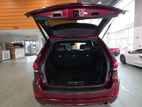Used 2019 Jeep Grand Cherokee Altitude AWD/4WD image 32