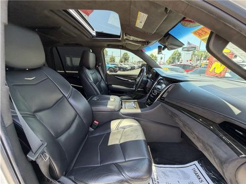 Used 2017 Cadillac Escalade Platinum RWD image 38