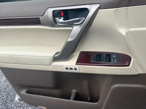 Used 2018 Lexus GX 460 image 19