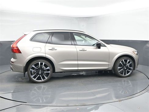 Used 2024 Volvo XC60 B5 Ultimate w/ Protection Package Premier image 8