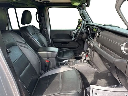 Used 2018 Jeep Wrangler Unlimited Sahara w/ Uconnect 4C Nav & Sound Group AWD/4WD image 14