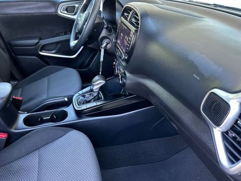 Used 2023 Kia Soul LX w/ LX Technology Package FWD image 17