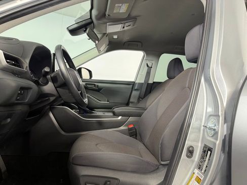 Used 2025 Toyota Highlander LE image 20
