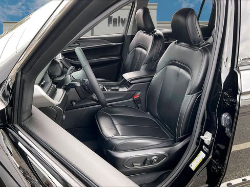 Used 2024 Jeep Grand Cherokee L Limited w/ Luxury Tech Group II image 22