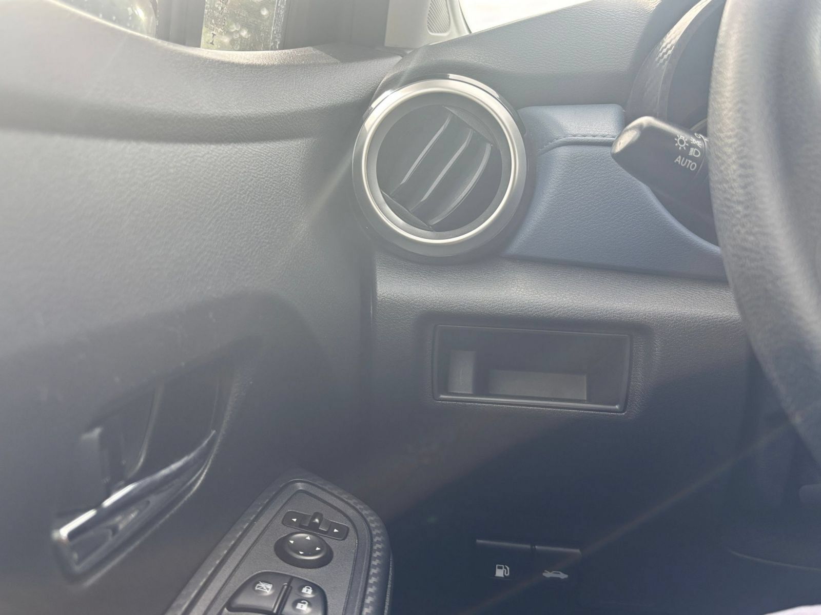 Used 2025 Nissan Versa SV FWD image 30