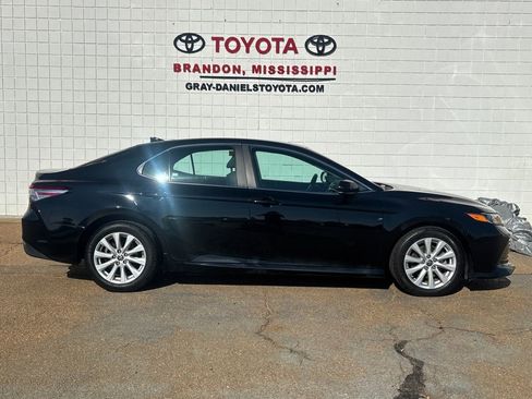 Used 2020 Toyota Camry LE image 1