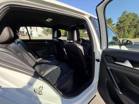 Used 2017 Volkswagen GTI SE image 14