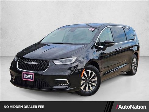 Used 2023 Chrysler Pacifica Touring-L FWD image 1