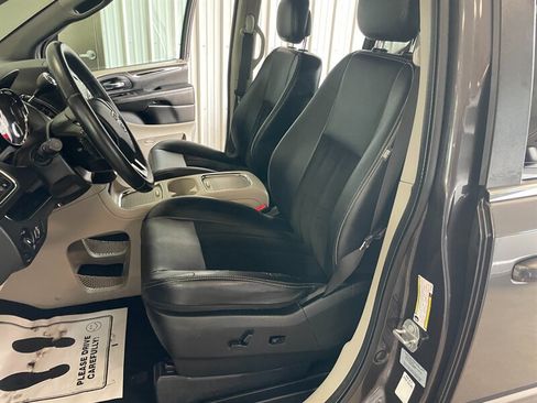 Used 2017 Dodge Grand Caravan SXT FWD image 15