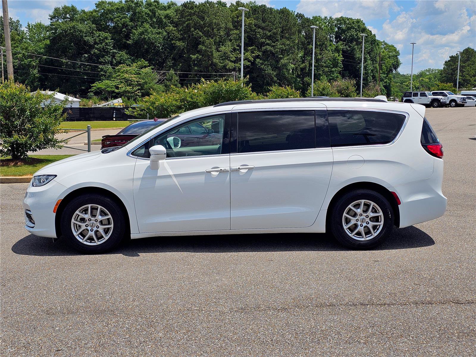 Used 2022 Chrysler Pacifica Touring-L FWD image 13