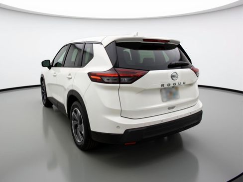 Used 2025 Nissan Rogue SV image 6