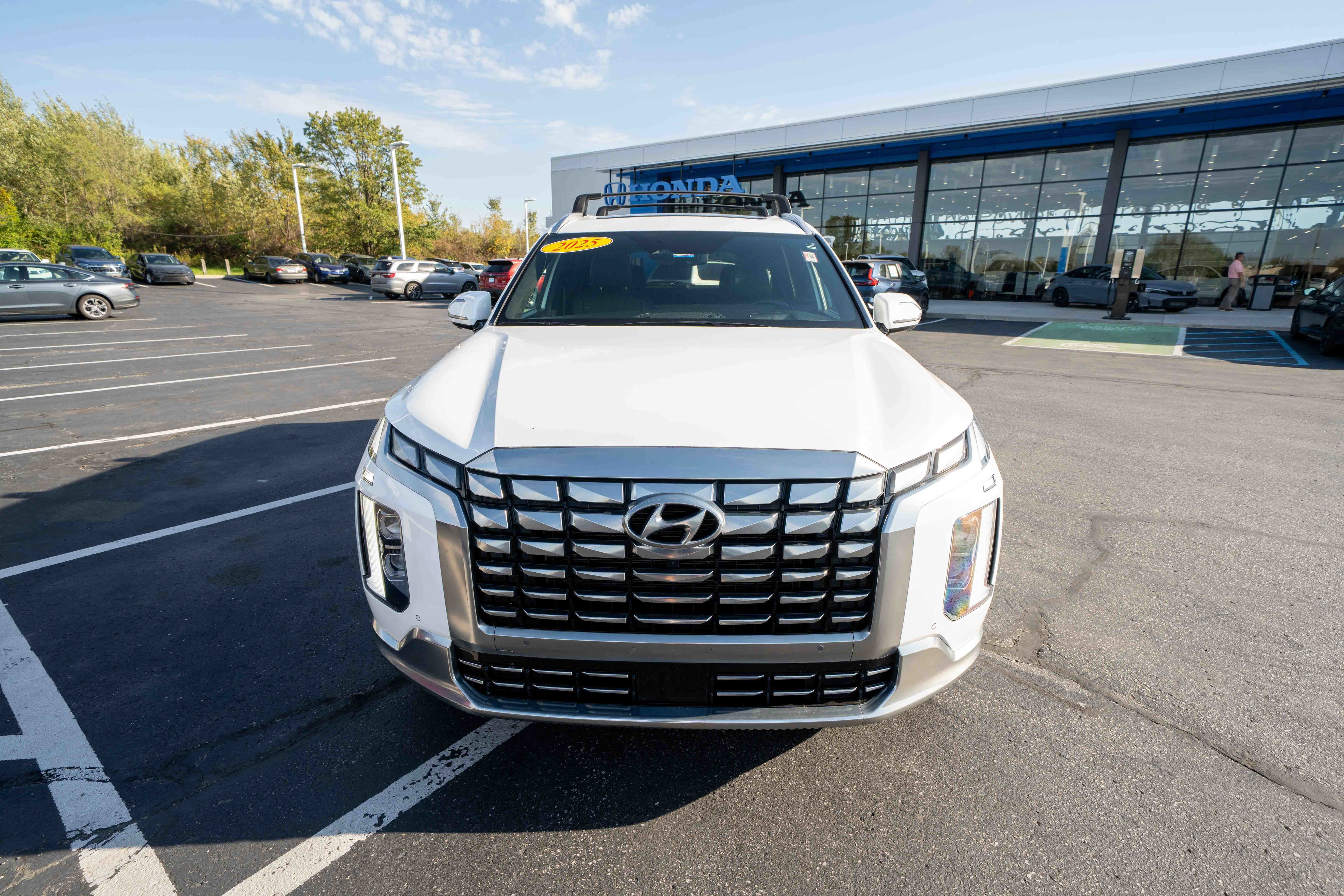Used 2025 Hyundai Palisade Calligraphy AWD/4WD image 2