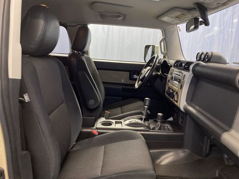 Used 2013 Toyota FJ Cruiser 4WD image 37