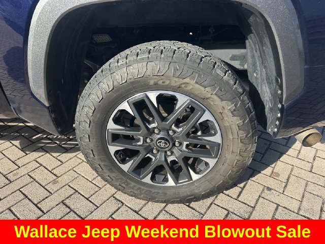 Used 2025 Toyota Tundra Limited AWD/4WD image 11
