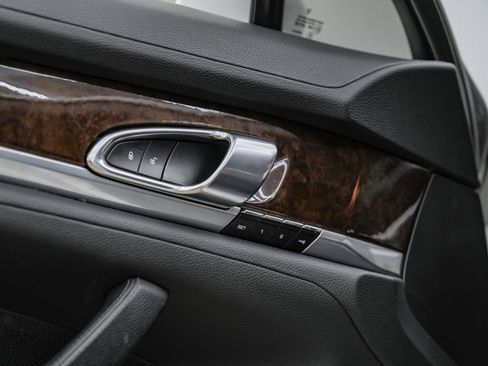 Used 2014 Porsche Panamera S image 52