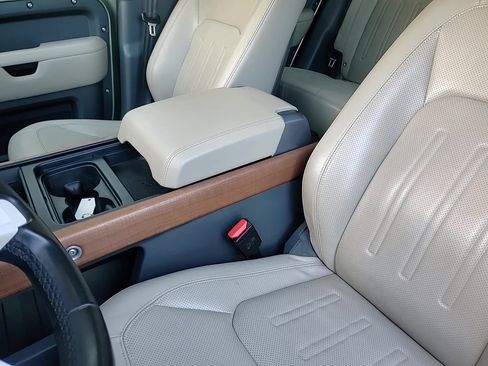 Used 2020 Land Rover Defender 110 SE image 19