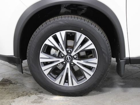 Used 2023 Nissan Rogue SV FWD image 17