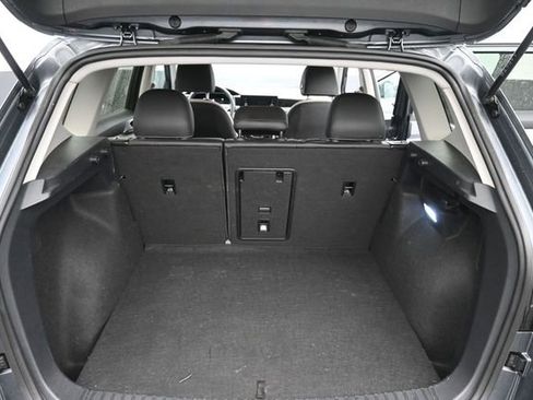 Used 2025 Volkswagen Taos SE AWD/4WD image 6