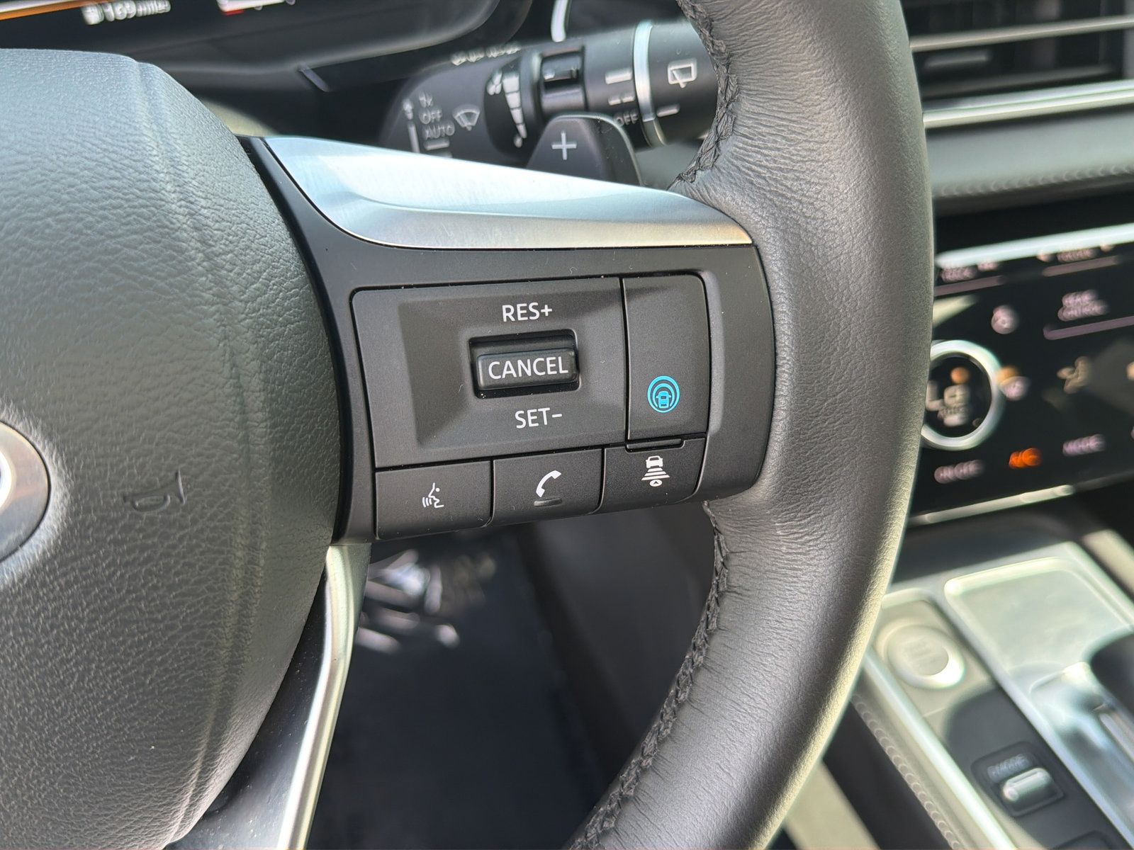 Used 2025 INFINITI QX60 Luxe w/ Black Edition AWD/4WD image 18