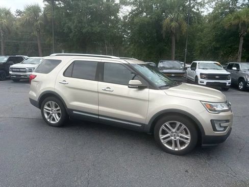 Used 2017 Ford Explorer Limited FWD image 2