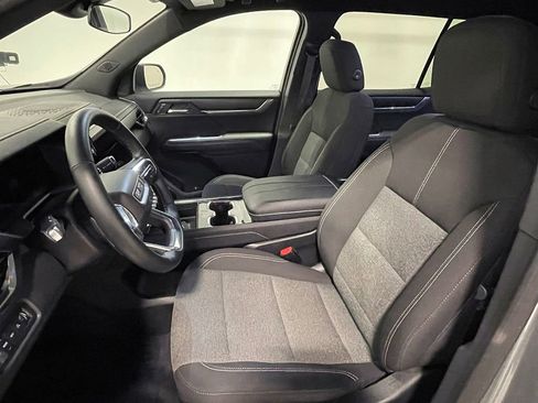 Used 2025 GMC Acadia Elevation image 3