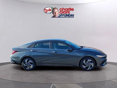 New 2026 Hyundai Elantra Limited FWD image 6