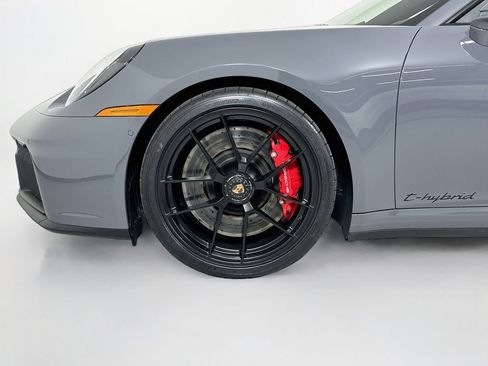 Used 2025 Porsche 911 Carrera 4 GTS AWD/4WD image 17