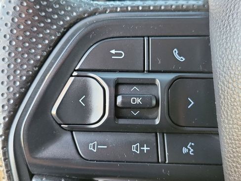 Used 2025 Toyota Tacoma SR5 image 5