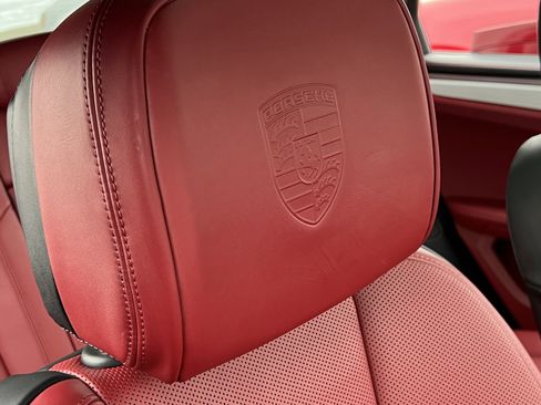 Certified 2025 Porsche Macan image 34