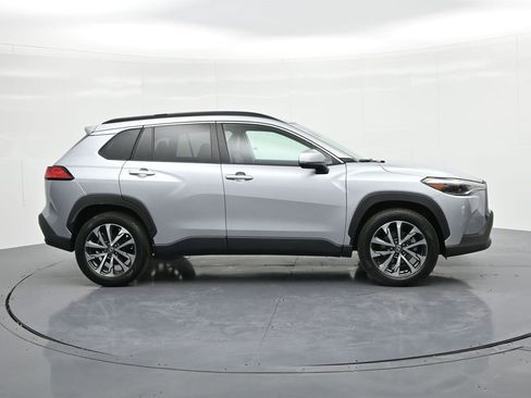 Used 2024 Toyota Corolla Cross XLE image 5