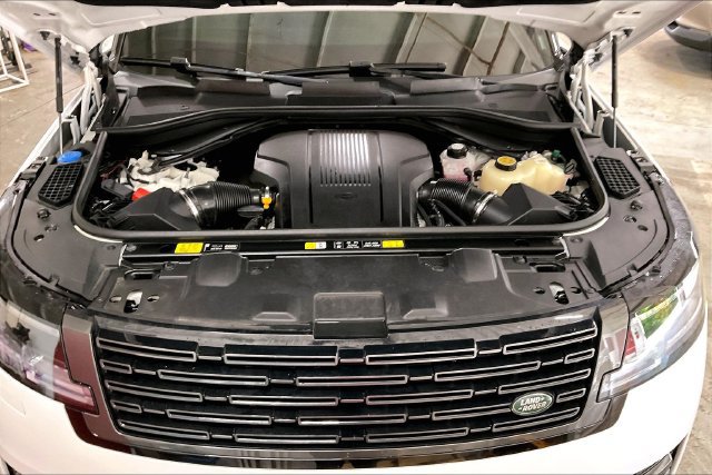 Used 2025 Land Rover Range Rover Long Wheelbase Autobiography AWD/4WD image 11