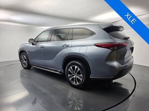 Used 2022 Toyota Highlander XLE FWD image 6
