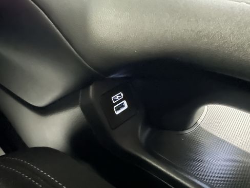 Used 2023 Honda HR-V LX image 14