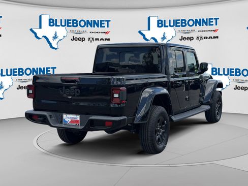 Used 2023 Jeep Gladiator Overland AWD/4WD image 5