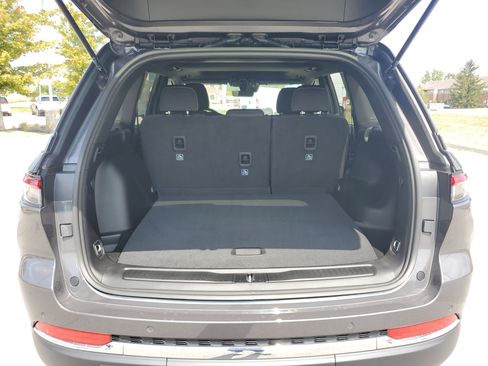 New 2025 Jeep Grand Cherokee Laredo X image 9