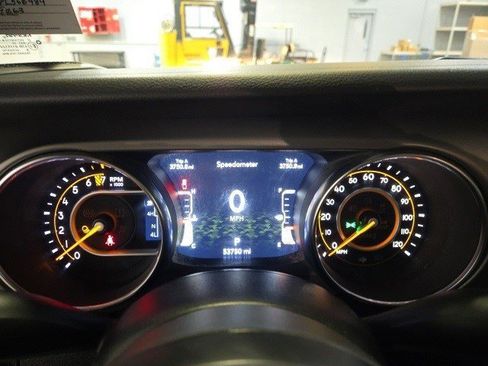 Used 2023 Jeep Gladiator Sport image 14