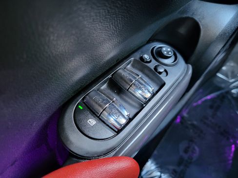 Used 2016 MINI Cooper 4-Door Hardtop image 13