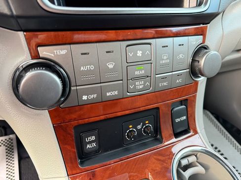 Used 2013 Toyota Highlander Limited image 19