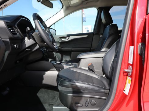 Used 2023 Ford Escape Platinum image 9