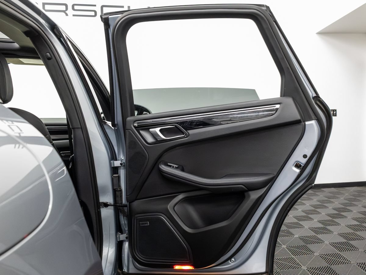 Certified 2026 Porsche Macan AWD/4WD image 29