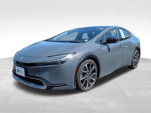 Used 2023 Toyota Prius Prime FWD image 3