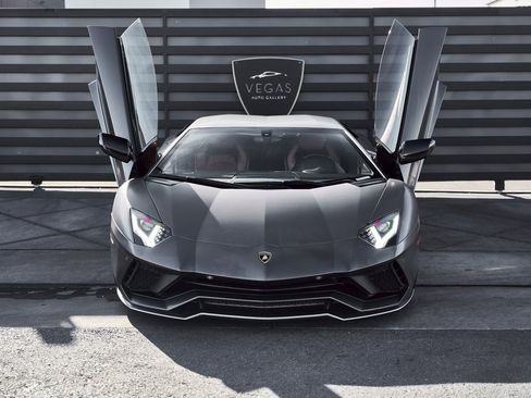 Used 2018 Lamborghini Aventador S image 7