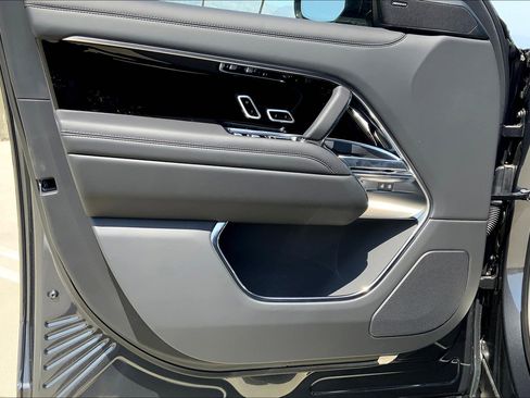 New 2025 Land Rover Range Rover Long Wheelbase SE image 11