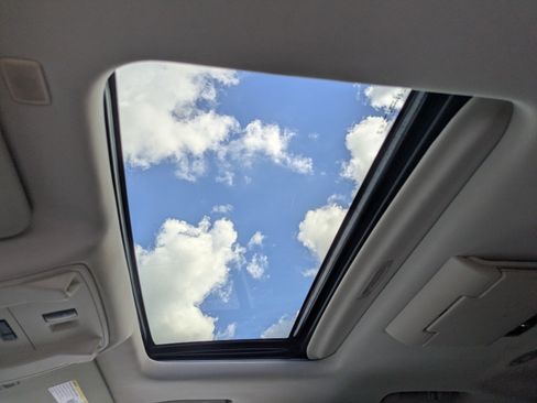 Used 2020 Cadillac Escalade ESV Premium Luxury image 25