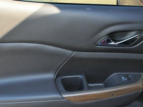 Used 2023 GMC Acadia SLE w/ Driver Convenience Package image 18