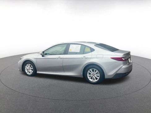 Used 2025 Toyota Camry LE image 10