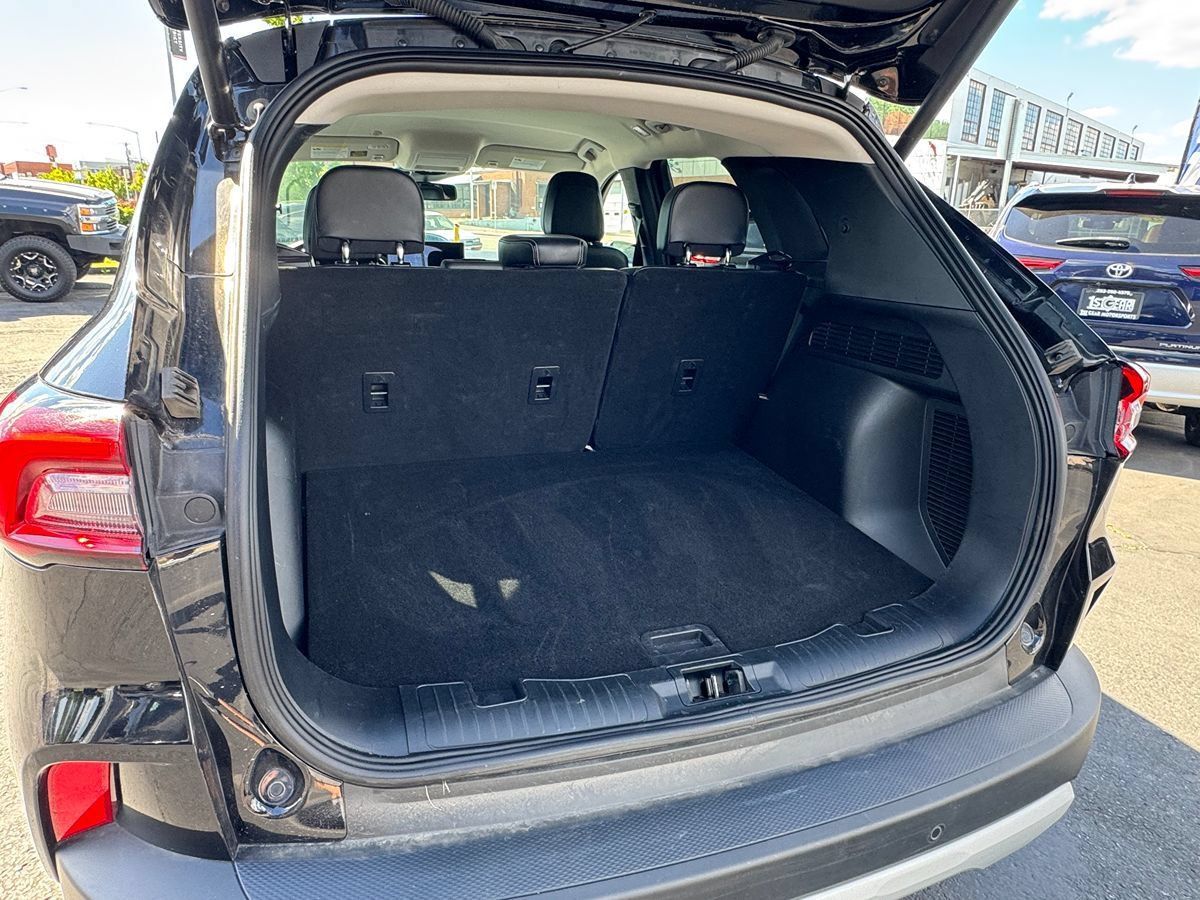 Used 2025 Ford Escape Platinum AWD/4WD image 11