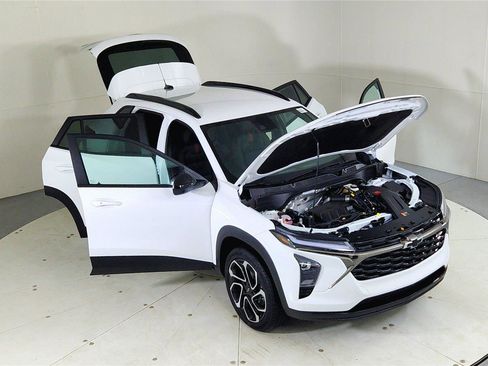 New 2026 Chevrolet Trax RS image 24