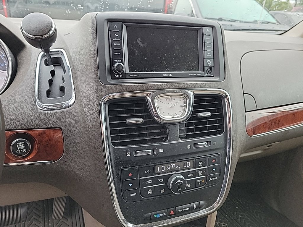 Used 2012 Chrysler Town & Country Touring-L w/ Driver Convenience Group FWD image 8